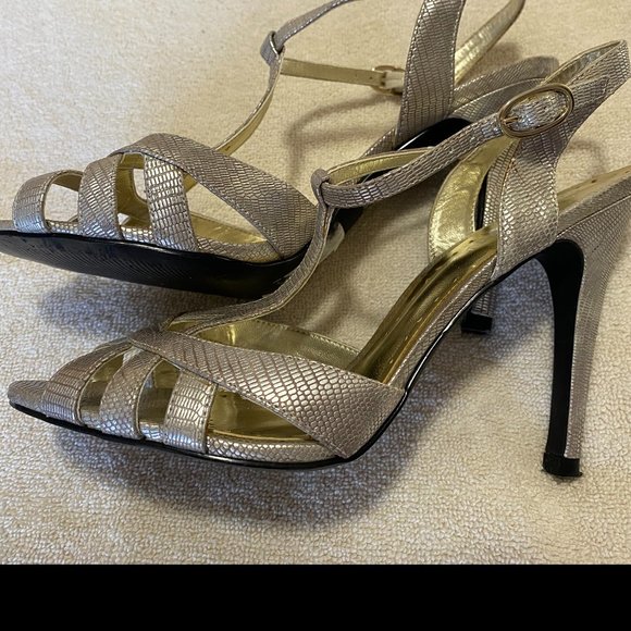 Le Chateau Gold Strappy Shoes - Picture 2 of 9